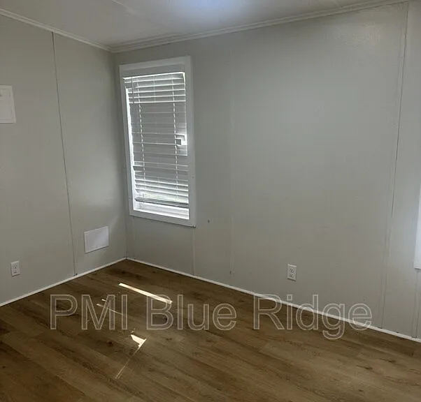 206 Friendly Cir — Photo 4