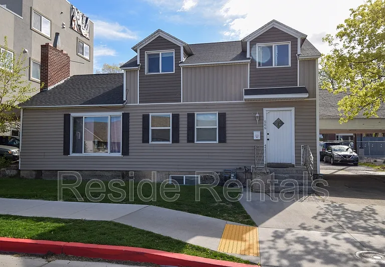 686 Darwin Ave #3 — Photo 1