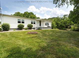 76 Precious Dr, Hurricane, WV 25526