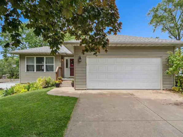 706 11th Ave, Coralville, IA 52241