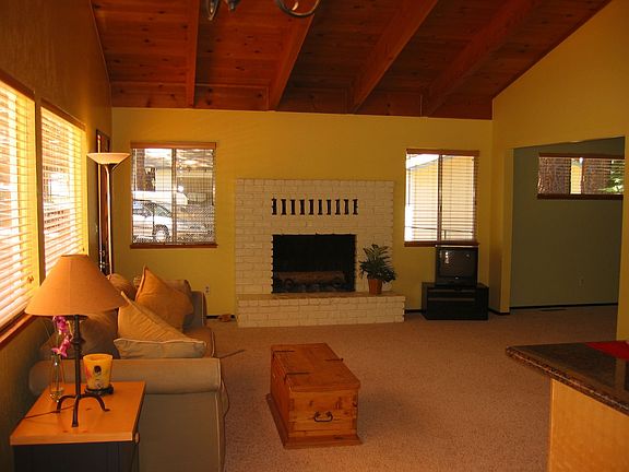 Living Room / Fireplace