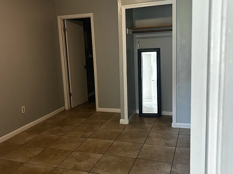 909 Midway St — Photo 12