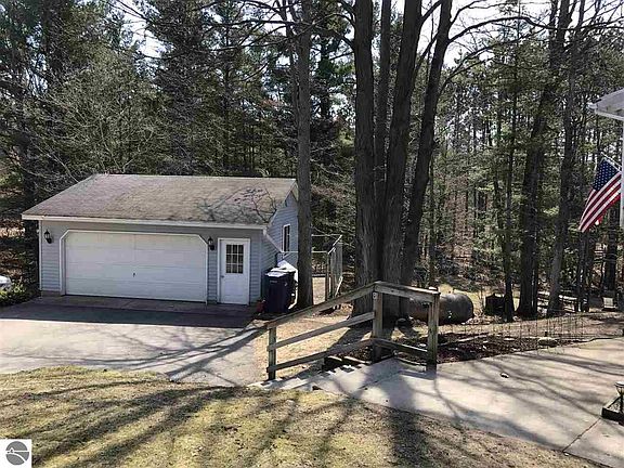 3rd image of 3964 Dogwood Dr