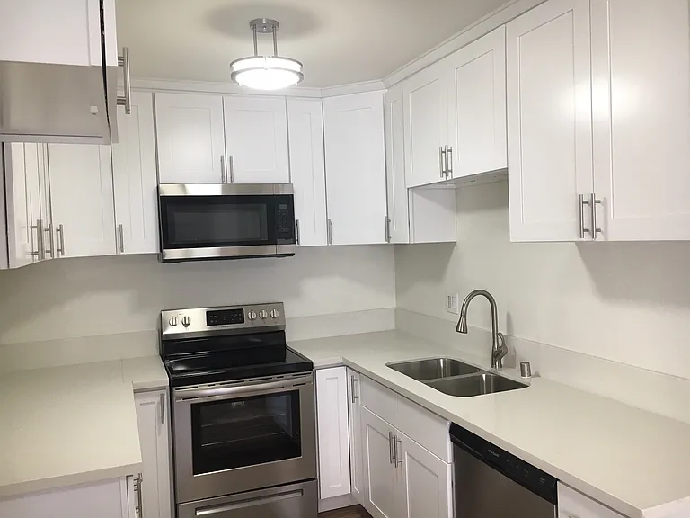6535 Fulton Ave — Photo 10