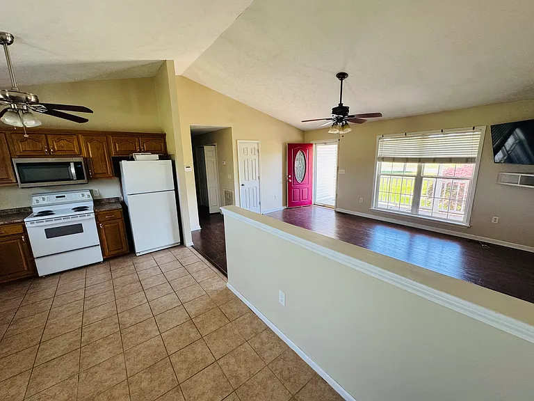 6832 Greenbrook Dr — Photo 7