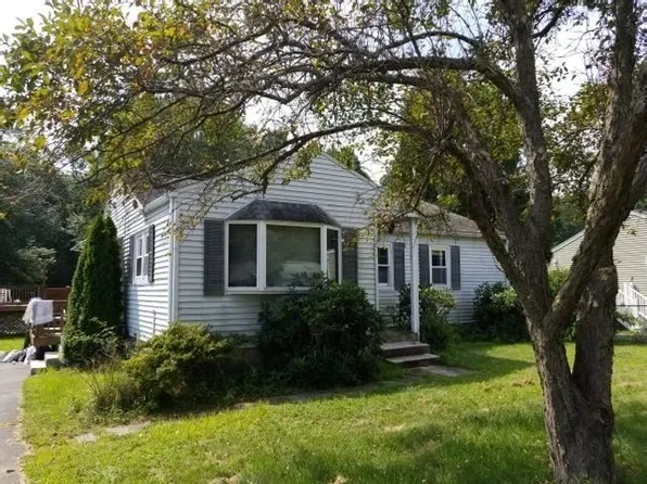 28 New Ludlow Rd, Granby, MA 01033
