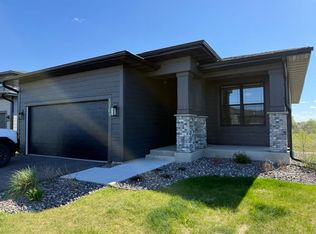 10503 Robinwood Rd, Chaska, MN 55318