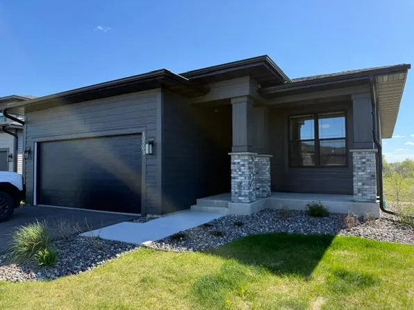 10503 Robinwood Rd, Chaska, MN 55318