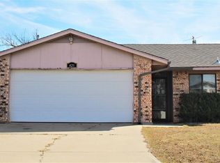421 NE 27th St, Lawton, OK 73507
