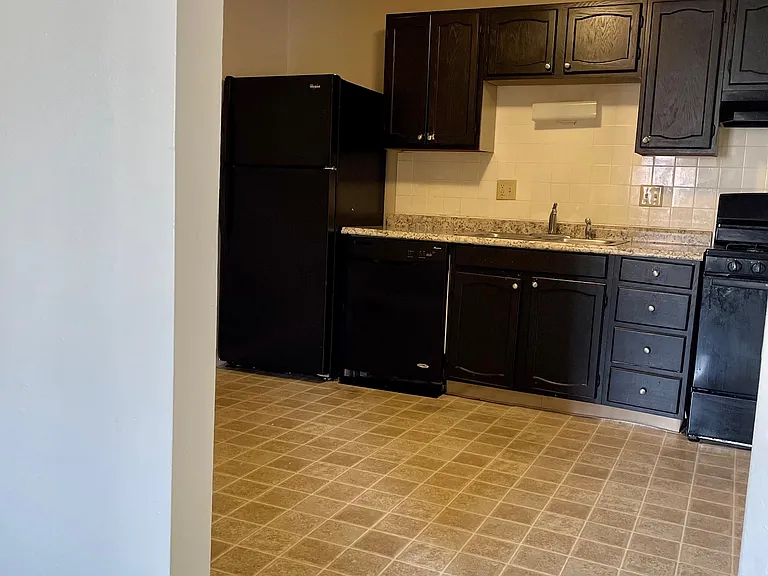 Bermuda Heights Apartments — Photo 32