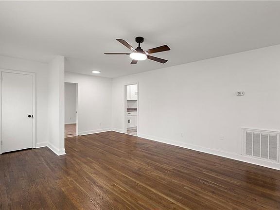 4th image of 4902 Hazelwood Rd