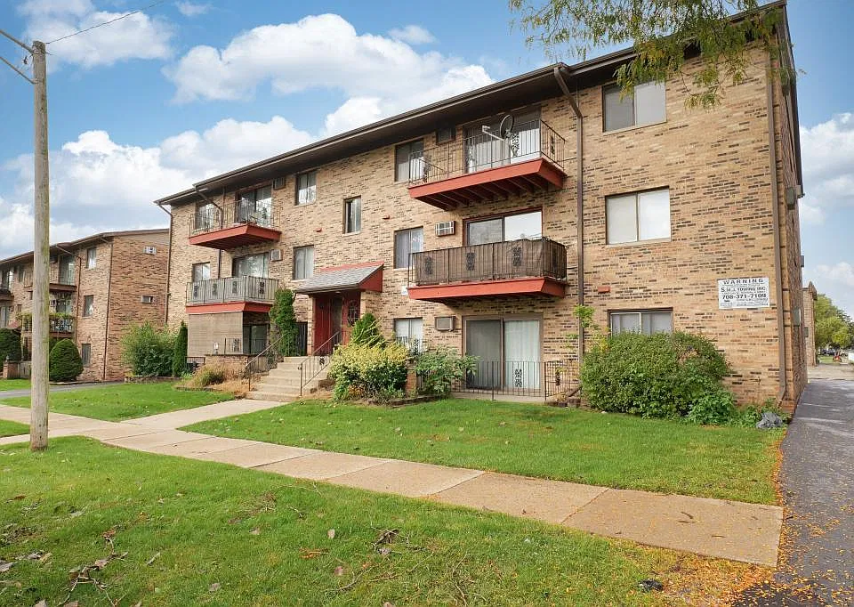 11810 S Komensky Ave #104
