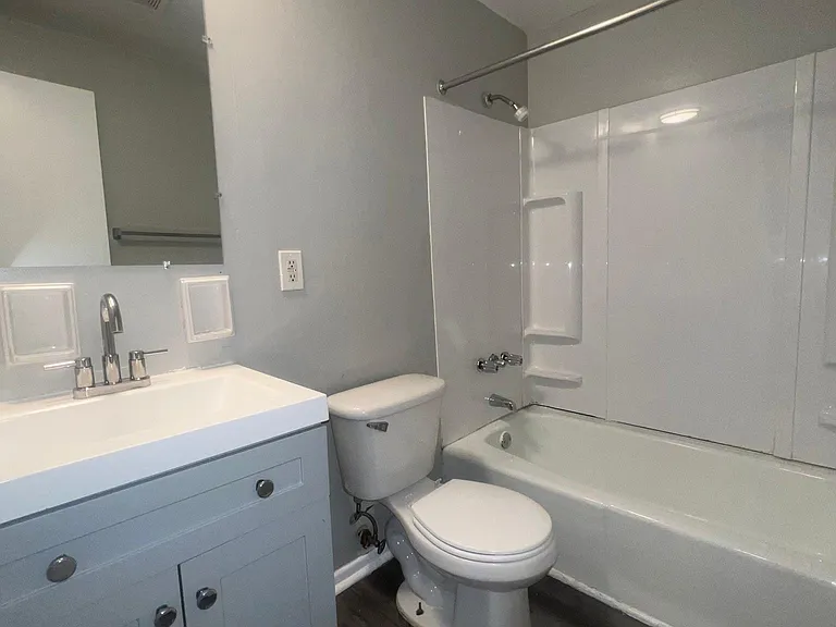 2nd Floor Full Bath