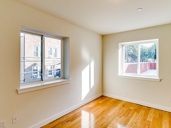 4th image of 2822 Astoria Blvd #4A