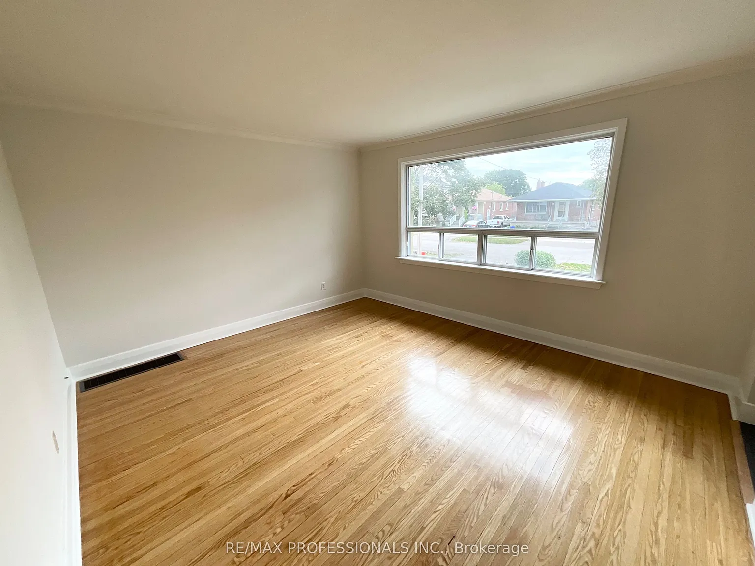 5 bed, $4,400 — Photo 4