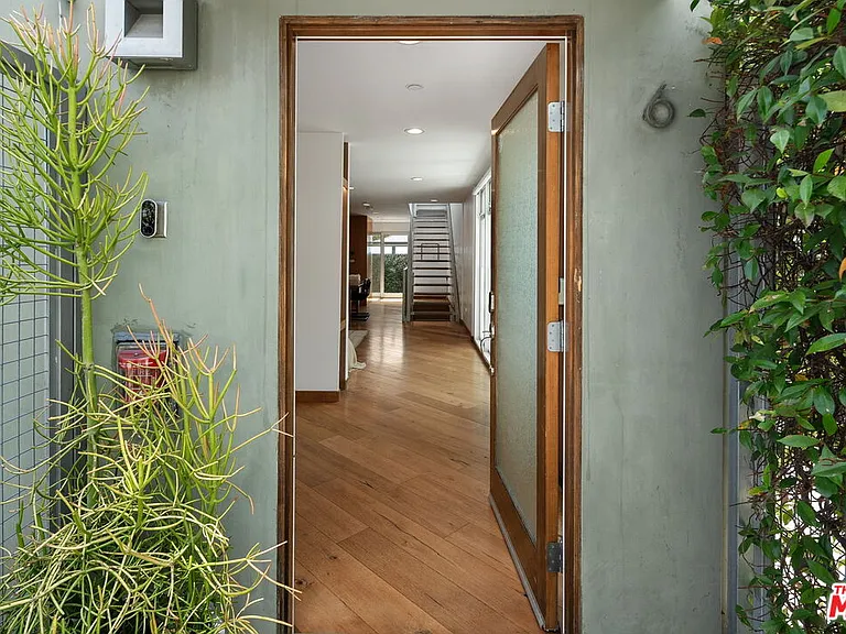 512 Brooks Ave #6 — Photo 3