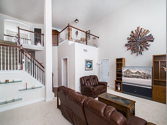 3rd image of 1684 McCausland Dr