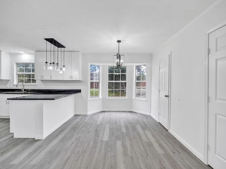 4409 Hillbrook Dr — Photo 15