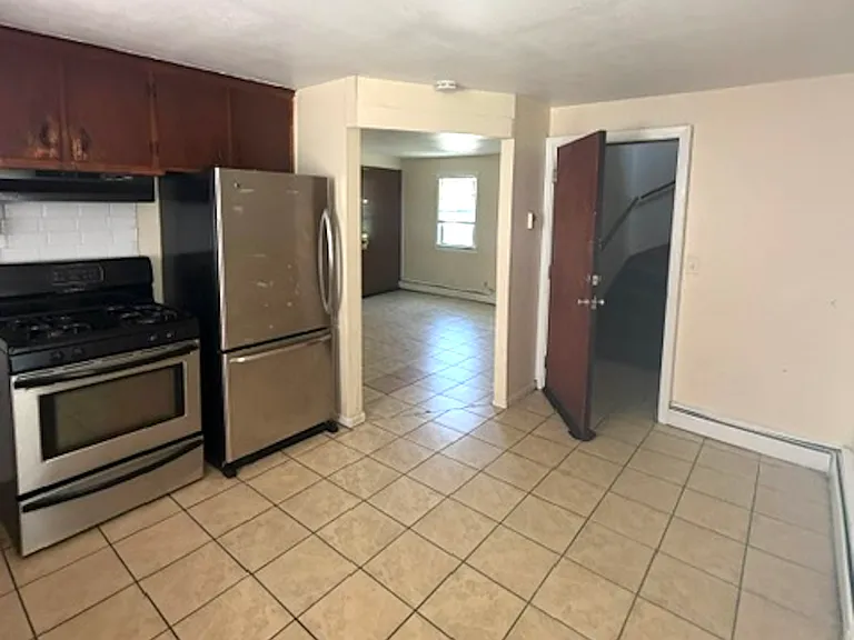 27 Zone St #2L — Photo 3