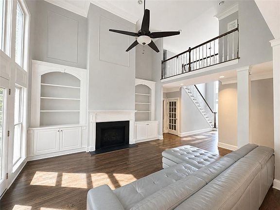 4th image of 340 Nell Ct