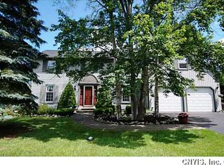 8305 Duckwood Dr, Cicero, NY 13039