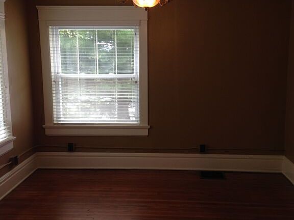 5th image of 365 Portsmouth Ave
