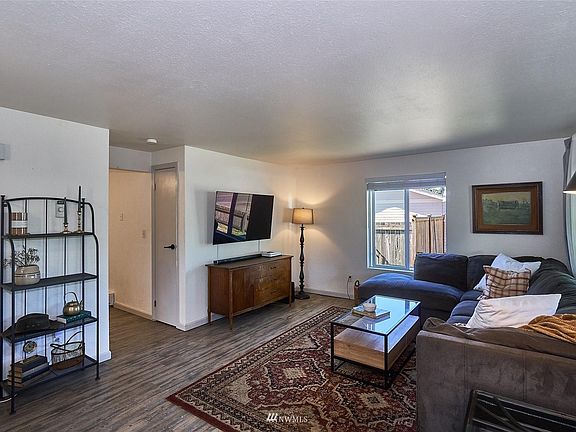 4th image of 2515 F St SE