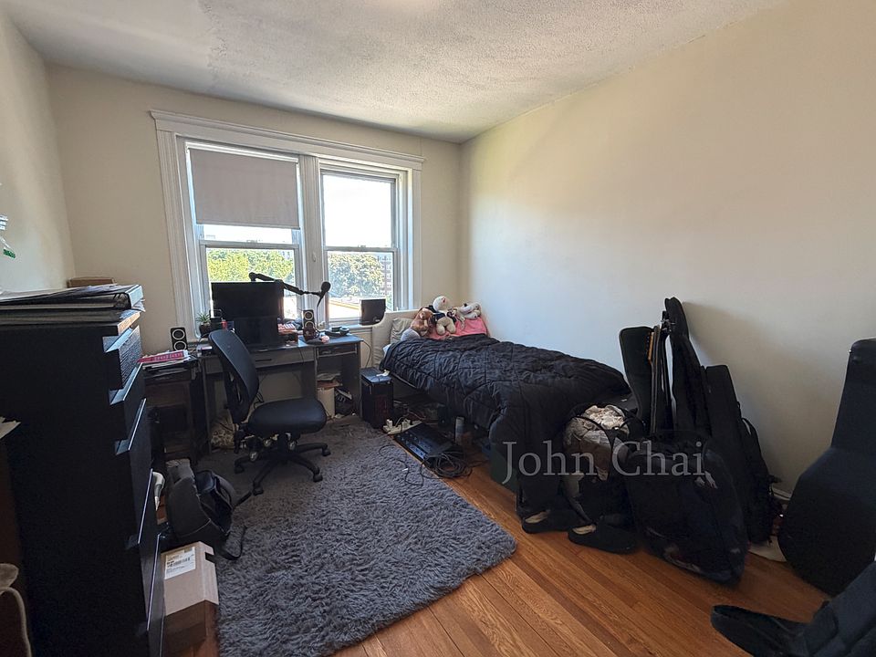 1st image of 1626 Commonwealth Ave APT 17