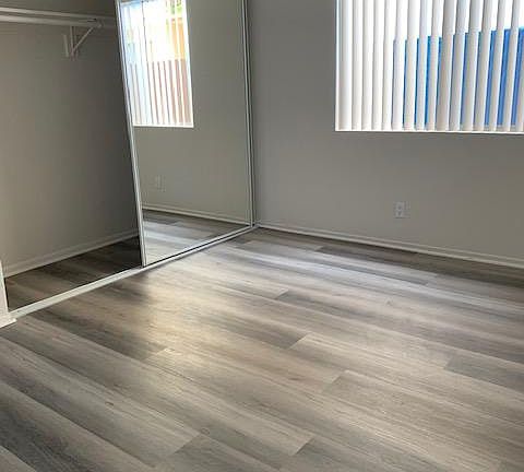 4th image of 4424 Woodman Ave #102