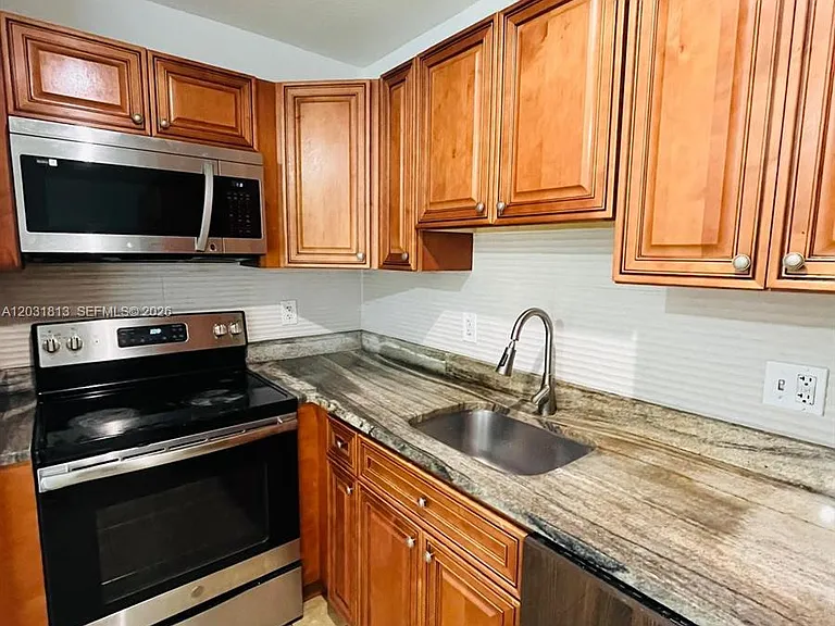 7701 SW 10th Ct #1A — Photo 2
