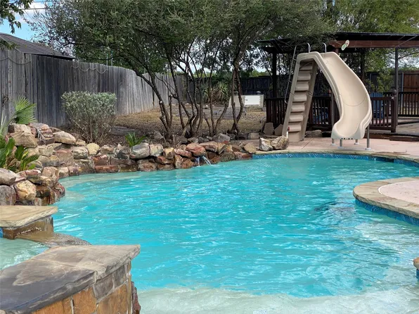 1027 Comfort Dr, Forney, TX 75126