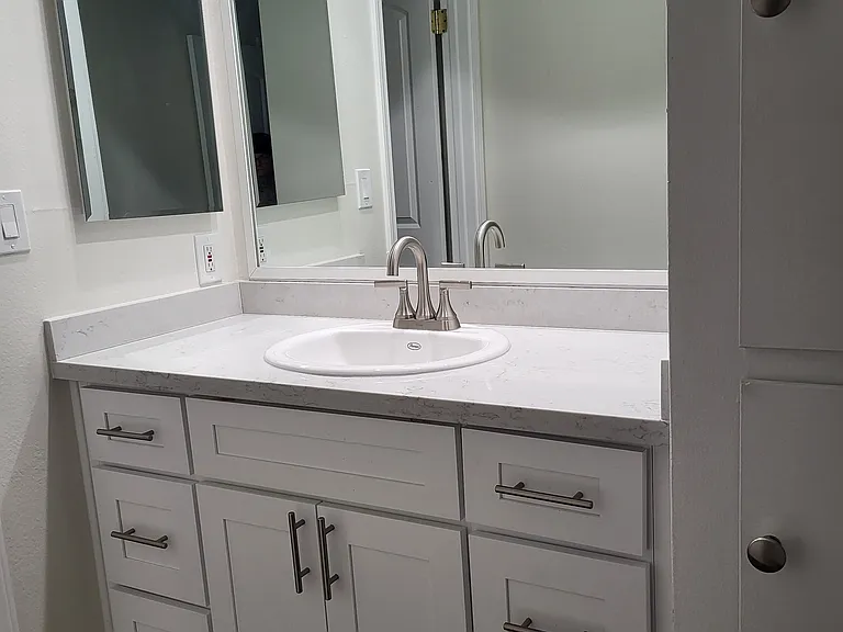 Chateau Gardens Apartments — Photo 13