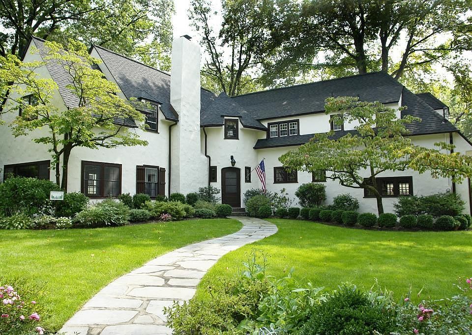 Closed at $1,095,000 on Nov 30, 2006