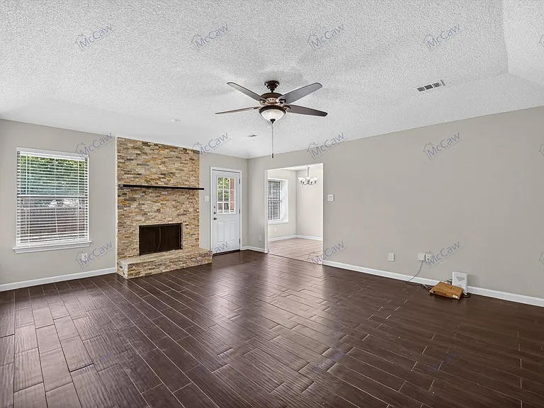 2607 Parkview Dr — Photo 3