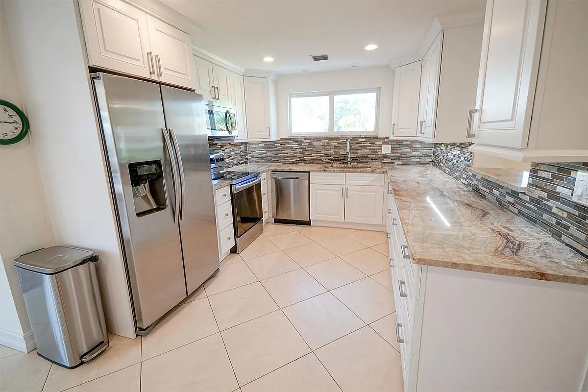 2 bed, 2.0 bath, 1888 sqft, $5,000 — Photo 4