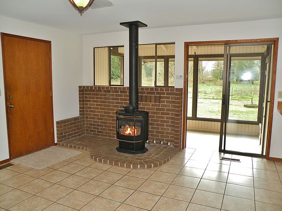 4th image of 3209 39th Way NE