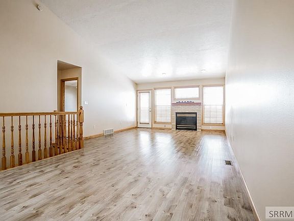 2nd image of 3054 Thayer Brg