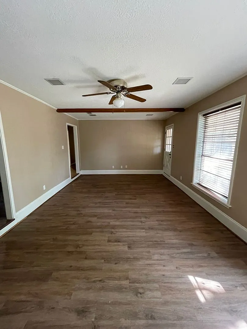 $1,795/mo | 3BD/2BA | Fenced Backyard, 2-Car Garage, No Carpet -- College Station, TX — Photo 4