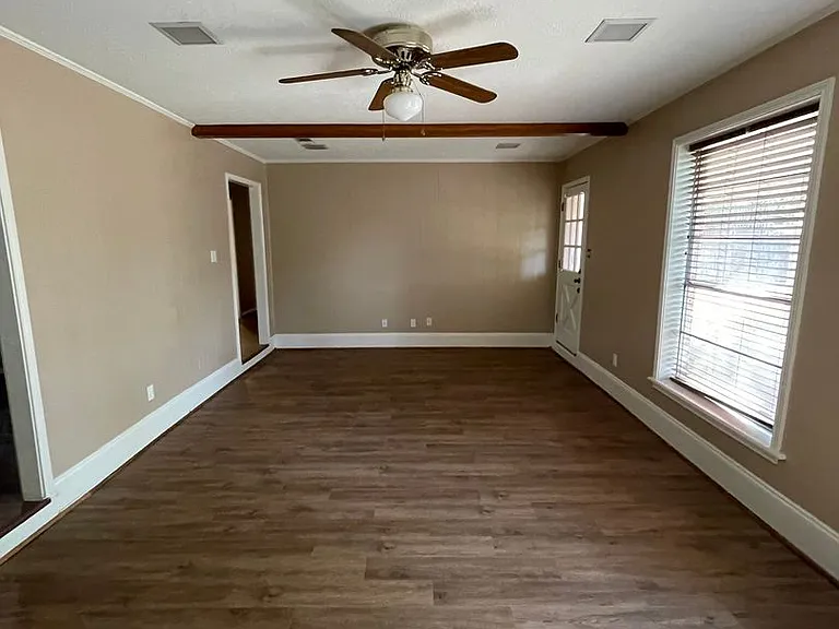 2805 Henry Ct — Photo 4