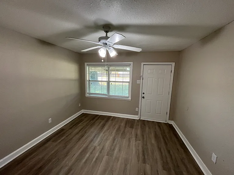 1316 N Prairie Creek Rd — Photo 5