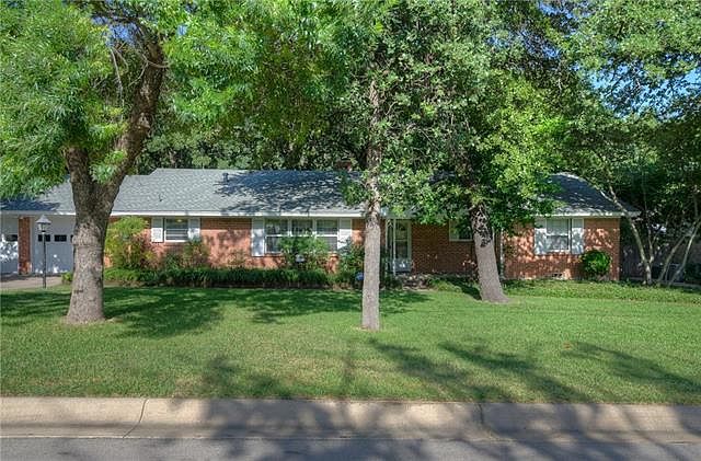 1st image of 2624 Glenwood Ln