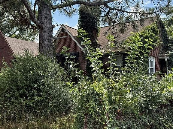 2nd image of 1744 Longview Dr
