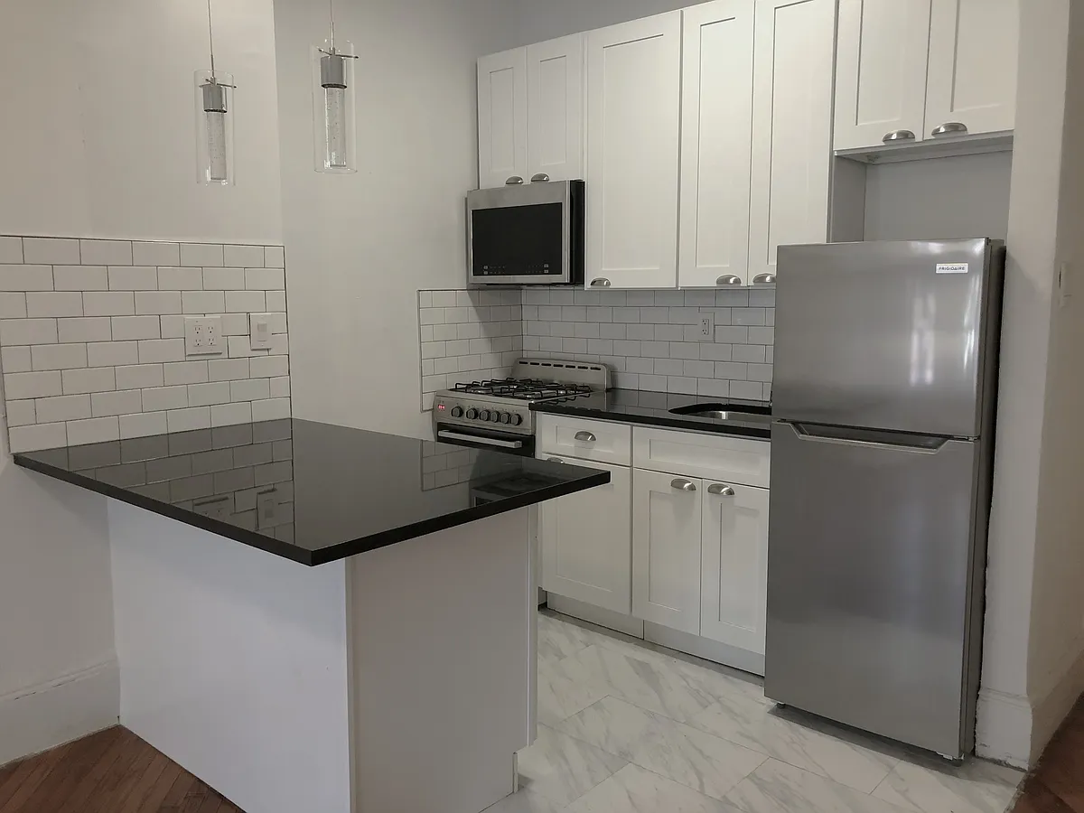 Building Photo - 308 W 89th St #4A