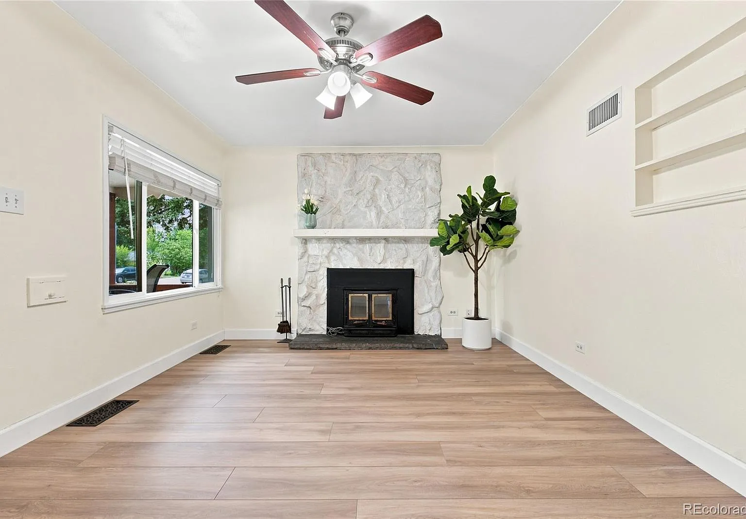 3 bed, 2.0 bath, 1743 sqft, $3,500 — Photo 4