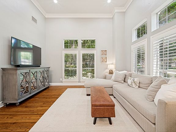 5th image of 3101 Hampshire Ct