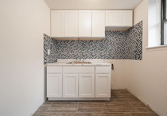 3rd image of 286 S 2nd St APT 3F