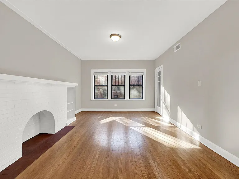 2516 N. Kedzie LP — Photo 2