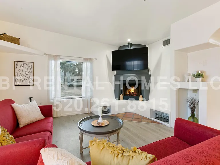 2319 E Helen St — Photo 12