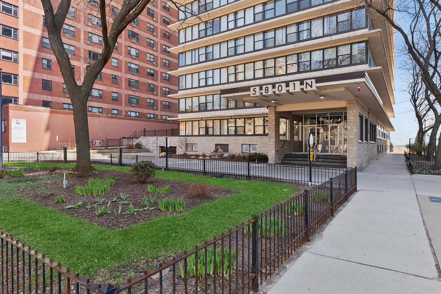 5801 N Sheridan Rd APT 14A photo 1