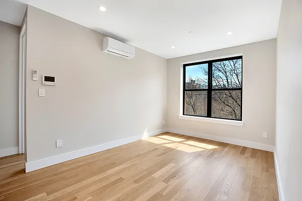 Rented by Bank Neary | media 40